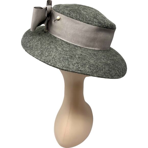 1960s Gray Wool Halo Hat Back Bow Faux Pearl Hat Pin Jackie O Mid Century main image 6